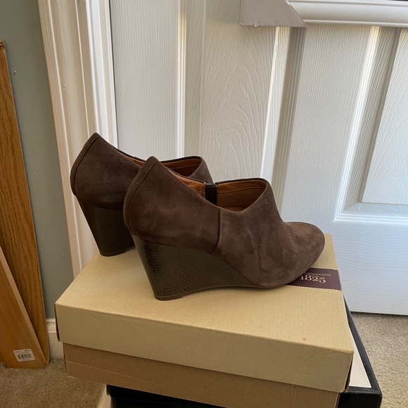 Nine West Brown Suede Booties - Picture 4 of 5